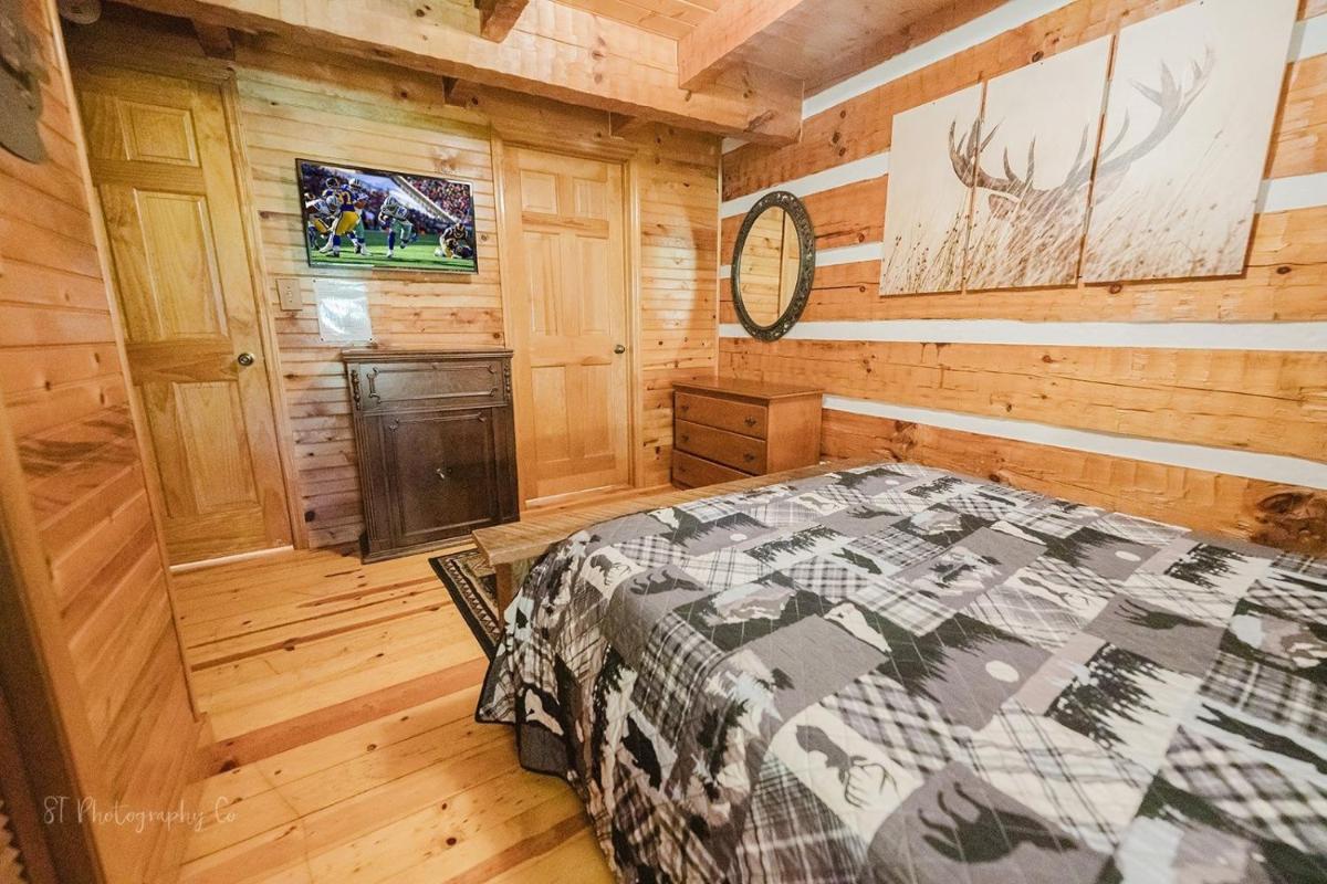 A Slice of Heaven Cabin - image 4