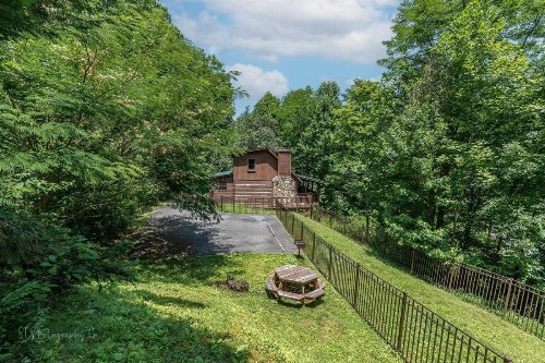 A Slice of Heaven Cabin - image 41