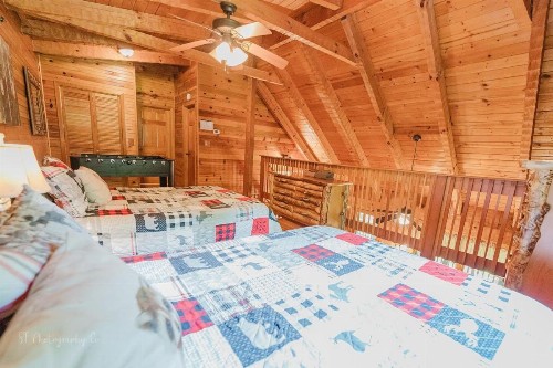 A Slice of Heaven Cabin - image 42