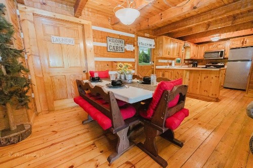 A Slice of Heaven Cabin - image 44