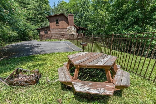 A Slice of Heaven Cabin - image 5