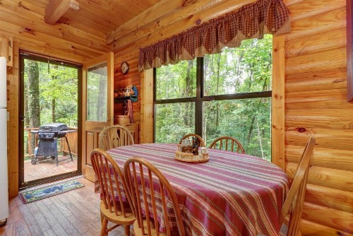 Friendly Bear Cabin - image 11