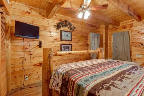 Sugar Bear Cabin - image 11