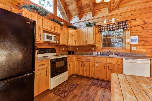 Sugar Bear Cabin - image 7