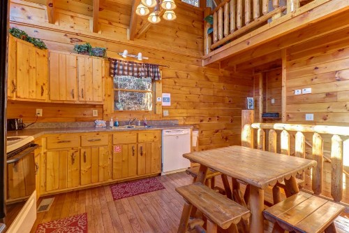 Sugar Bear Cabin - image 9