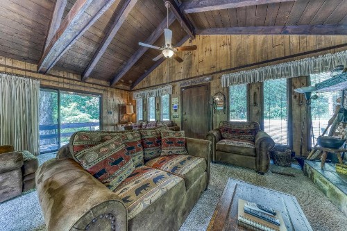 Ray's Chalet - image 6