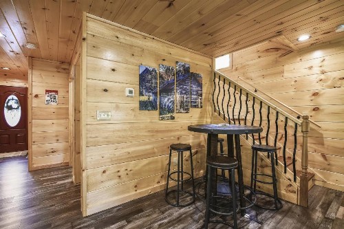 All Decked Out Cabin - image 11