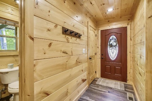 All Decked Out Cabin - image 2