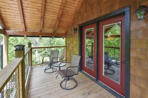 All Decked Out Cabin - image 24