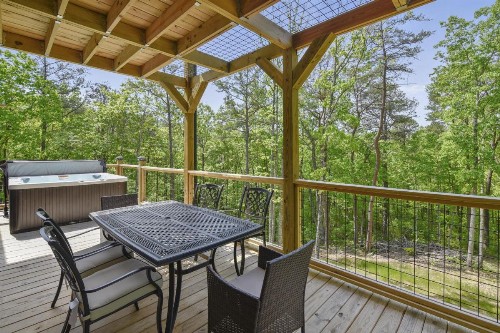All Decked Out Cabin - image 46