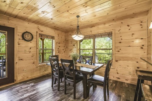All Decked Out Cabin - image 7