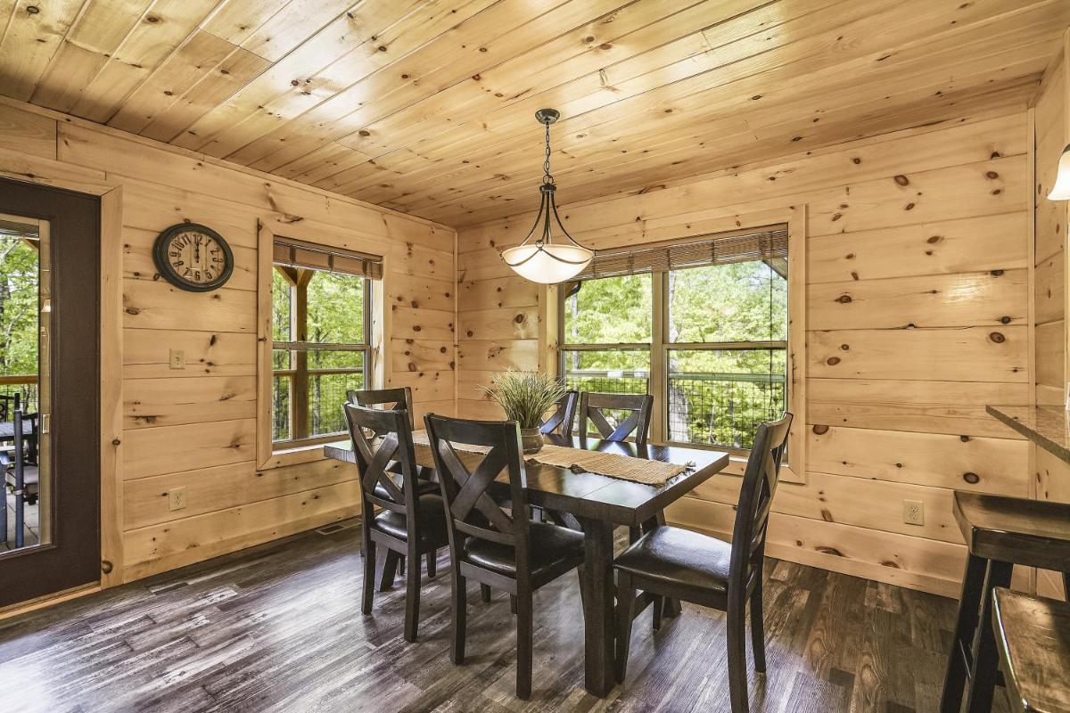 All Decked Out Cabin - image 7