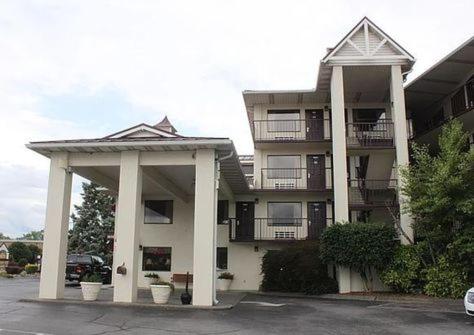 Landmark Inn - main image
