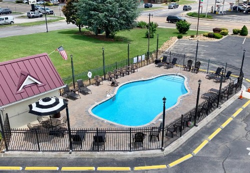 Landmark Inn - image 3