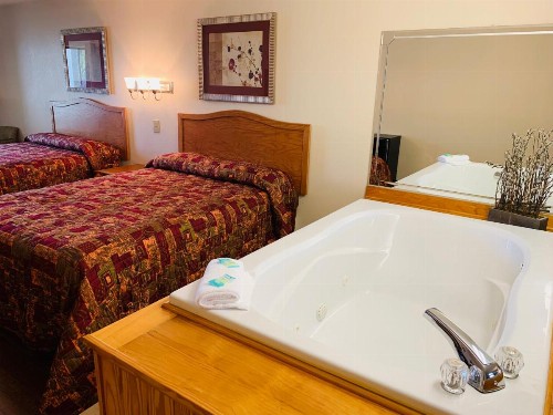Landmark Inn - image 8