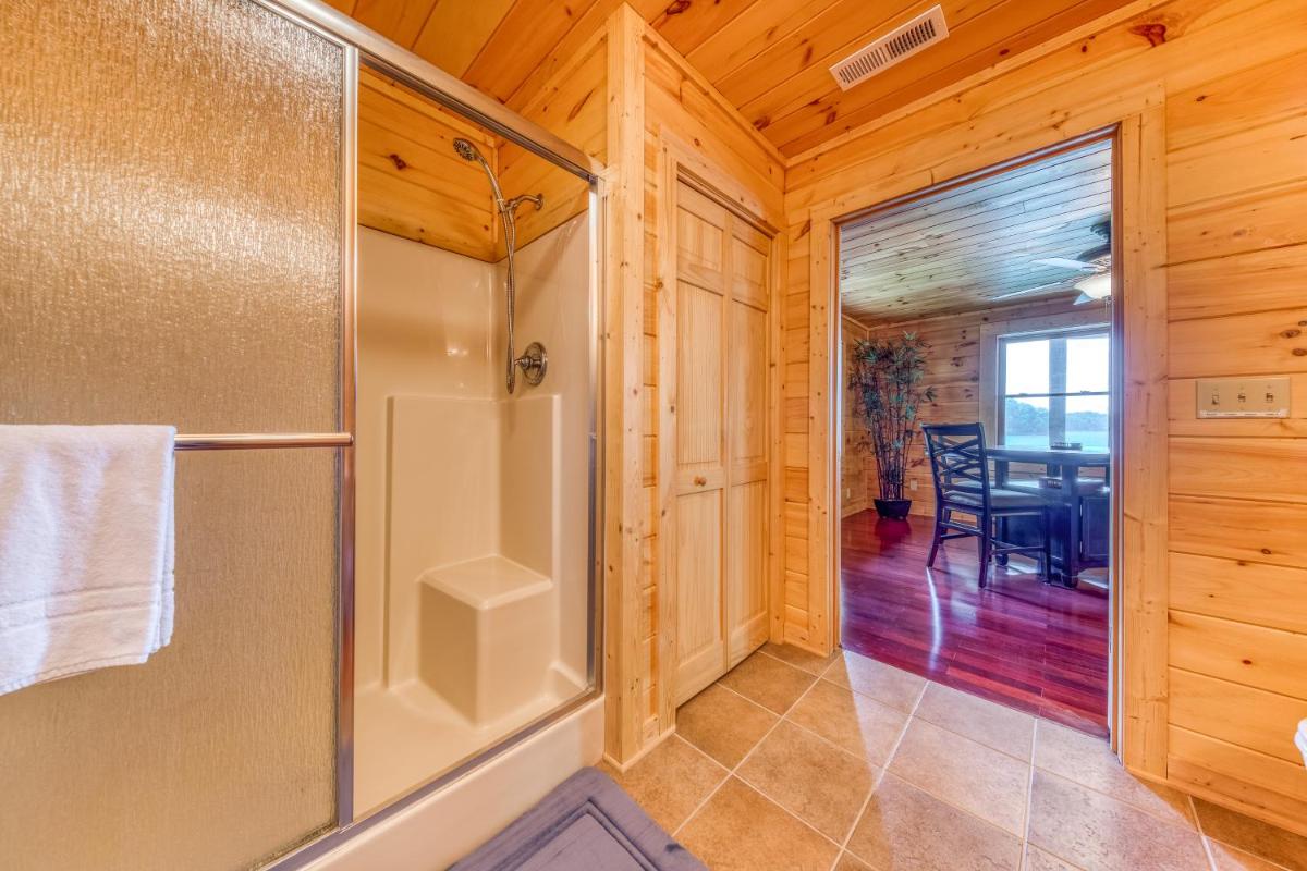 Majestic Lakefront Lodge - image 7