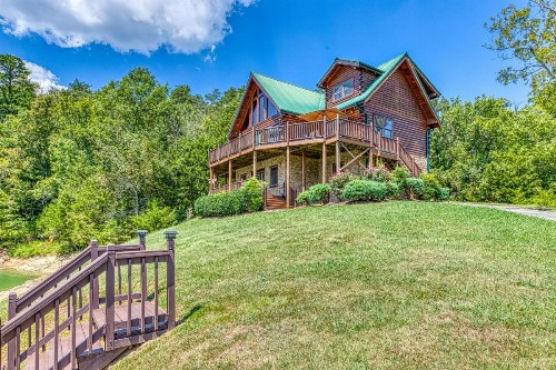 Majestic Lakefront Lodge - image 8