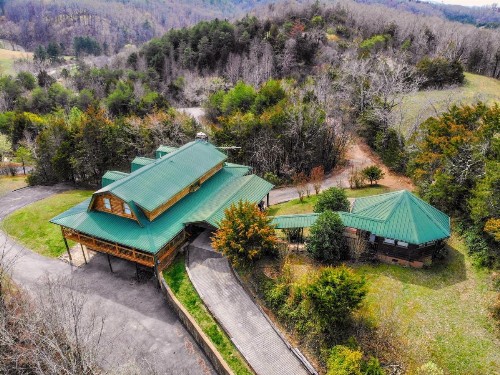 Smoky Bear Lodge with Guest House