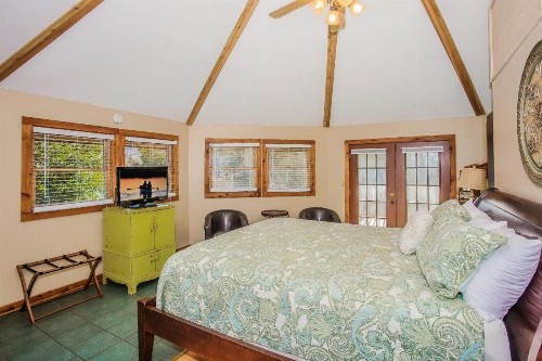 Smoky Bear Lodge with Guest House - image 22