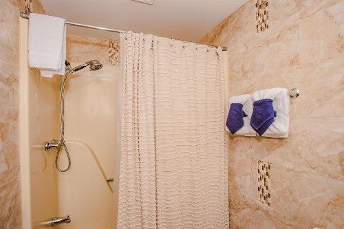Smoky Bear Lodge with Guest House - image 27