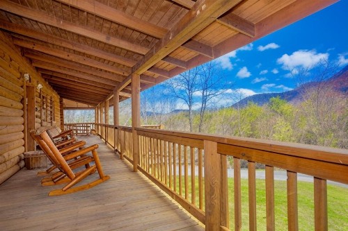 Smoky Bear Lodge with Guest House - image 49