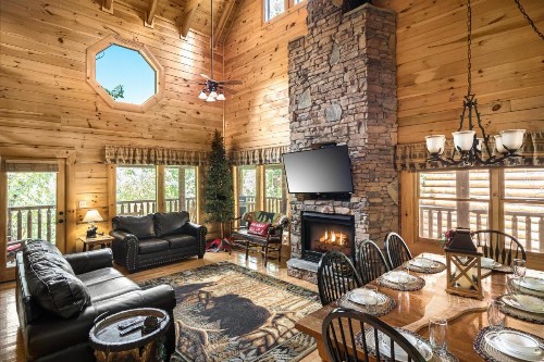 Bear Creek Falls Retreat - image 12
