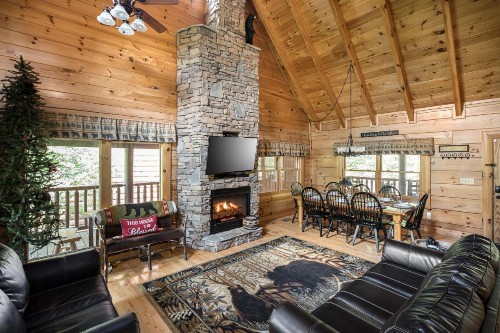 Bear Creek Falls Retreat - image 17