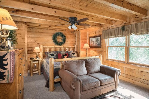 Bear Creek Falls Retreat - image 18