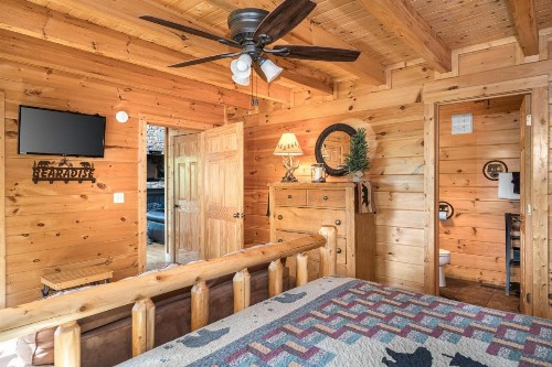 Bear Creek Falls Retreat - image 28