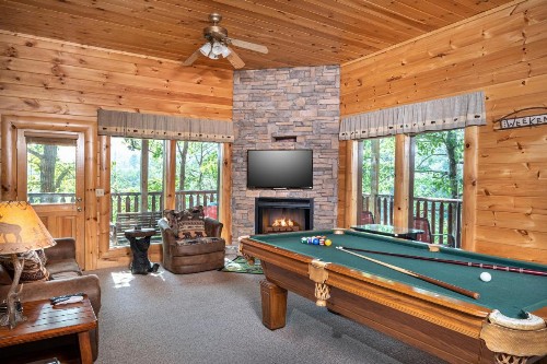Bear Creek Falls Retreat - image 5