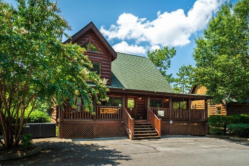 Bear Creek Falls Retreat - image 6