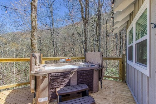 Chasing Fireflies Treehouse - image 3