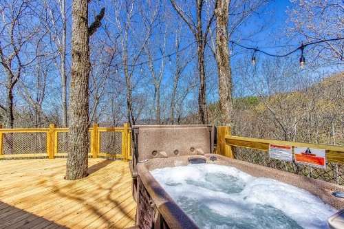 Chasing Fireflies Treehouse - image 4