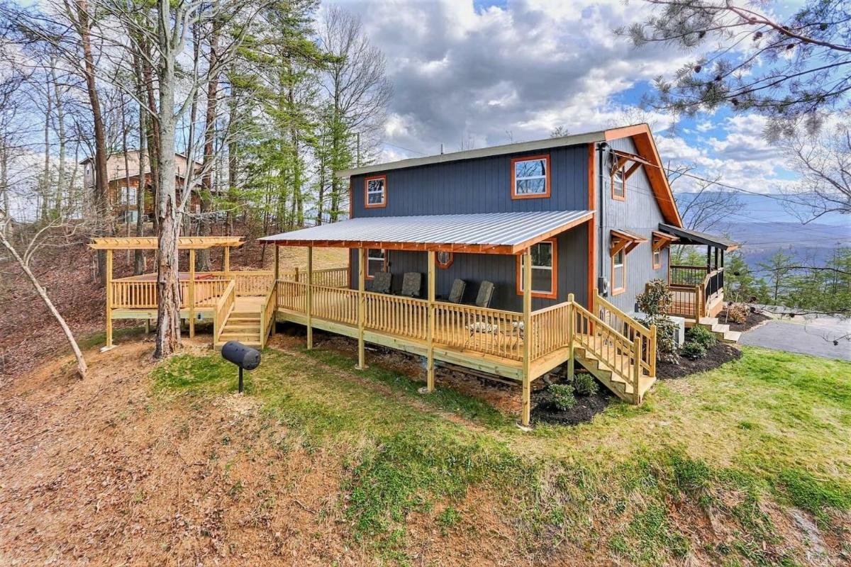 Smoky Mountain Loft - image 2