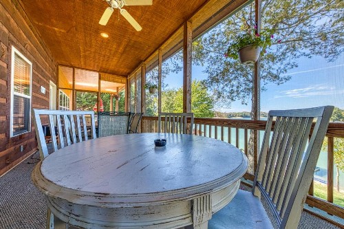 Douglas Lake House - image 6