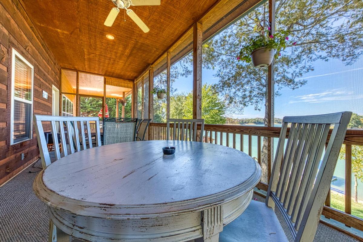 Douglas Lake House - image 6