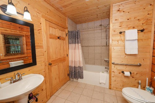 Deerfield Lodge - image 42