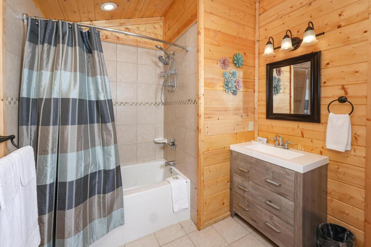 Deerfield Lodge - image 7