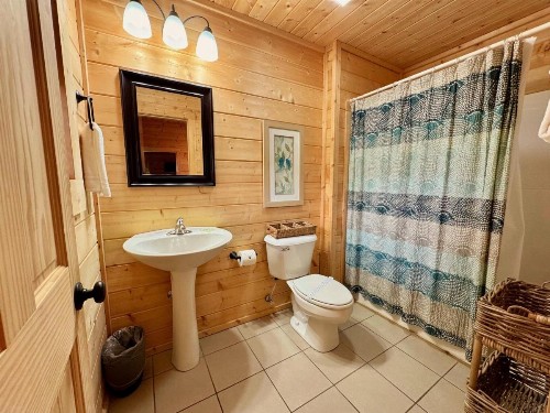 Four Oaks Lodge - image 40