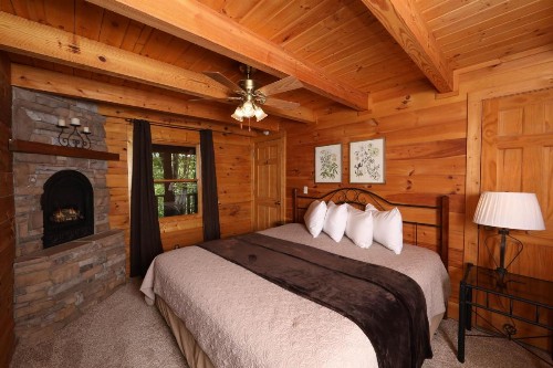 Horseshoe Hideaway - image 24
