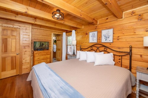 Wild Laurel Retreat - image 5