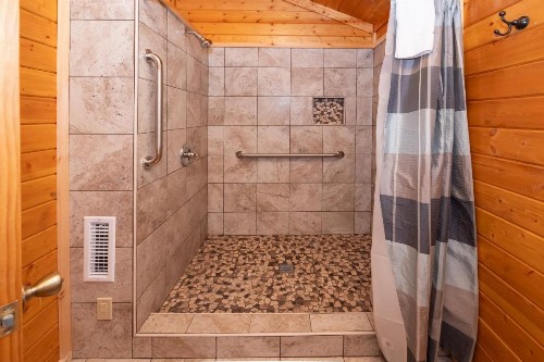 Wild Laurel Retreat - image 9