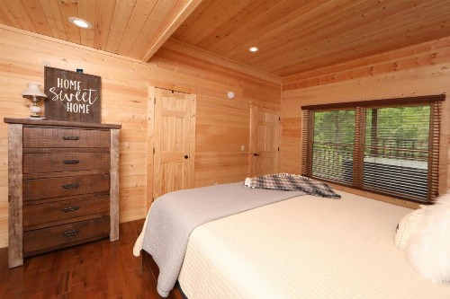 Honey J's Mountain Retreat - image 35