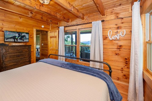 Snowshoe Lodge - image 13