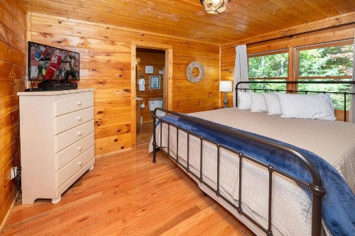 Snowshoe Lodge - image 16