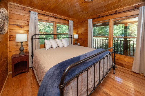 Snowshoe Lodge - image 37