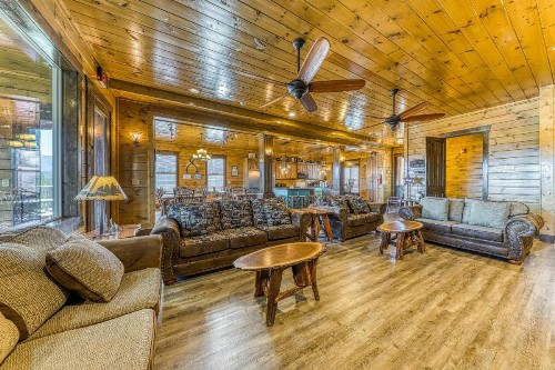 Mountain Splash Lodge - image 10