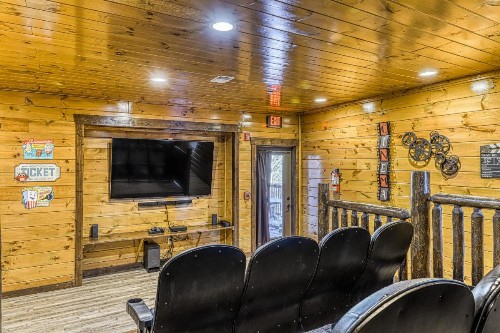 Mountain Splash Lodge - image 11