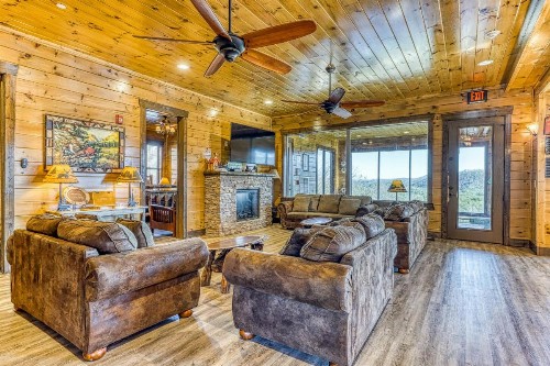Mountain Splash Lodge - image 7