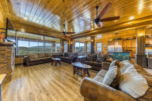 Mountain Splash Lodge - image 8